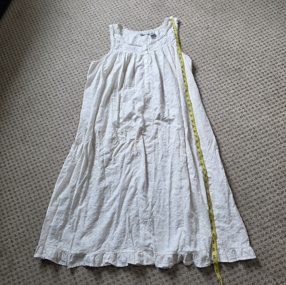 Ivory eyelet nightgown - Picture 5 of 8